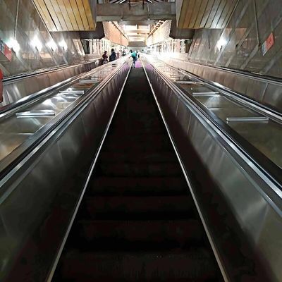 20 मीटर लिफ्ट और एस्केलेटर 100 लोग/मिनट इनडोर एस्केलेटर