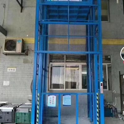 स्थिर गोदाम कार्गो लिफ्ट के साथ उन्नत 3 चरण बिजली और सुरक्षा सुविधाएँ