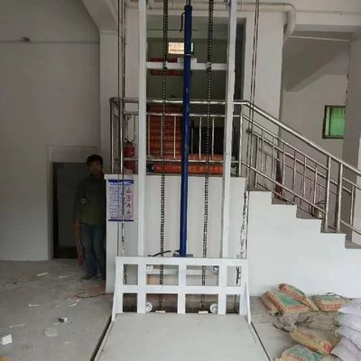 आपातकालीन स्टॉप फ्रेट प्लेटफार्म लिफ्ट अनुकूलित छोटे माल लिफ्ट